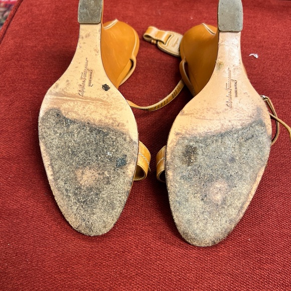 Salvatore Ferragamo Savana tan leather wedge strappy ankle heels size 10b - Picture 5 of 8